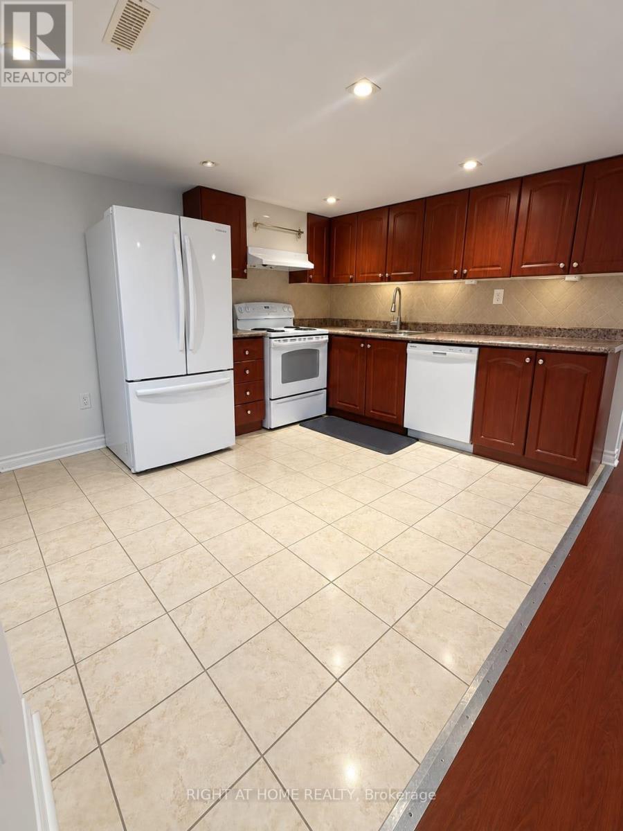 WALKOUT BASEMENT - 23 LARK CRESCENT, Richmond Hill (Devonsleigh) — photo 3