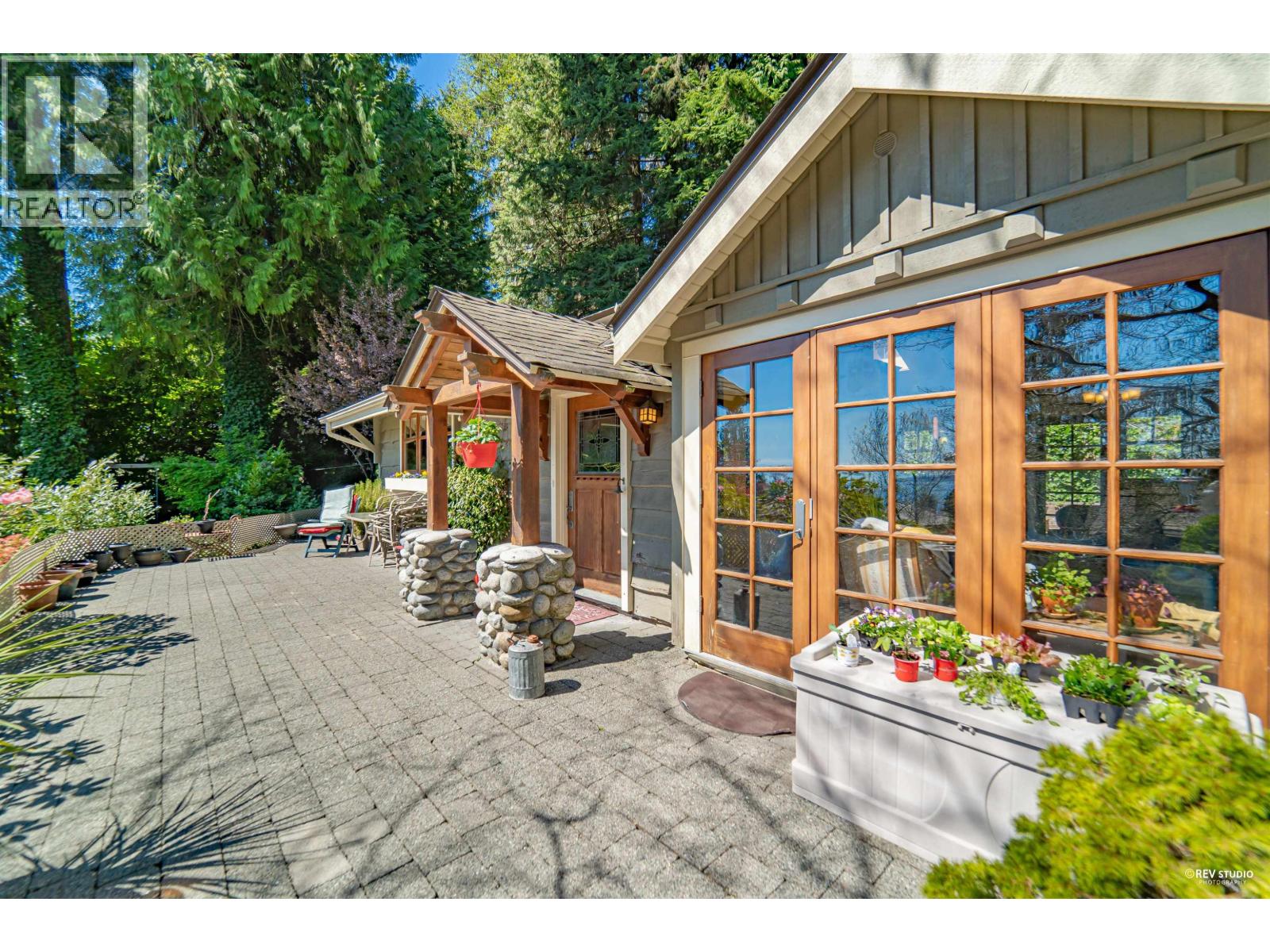 2261 GISBY STREET, West Vancouver - Image 1