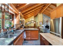 2261 Gisby Street, West Vancouver, BC V7V4N5 Photo 9