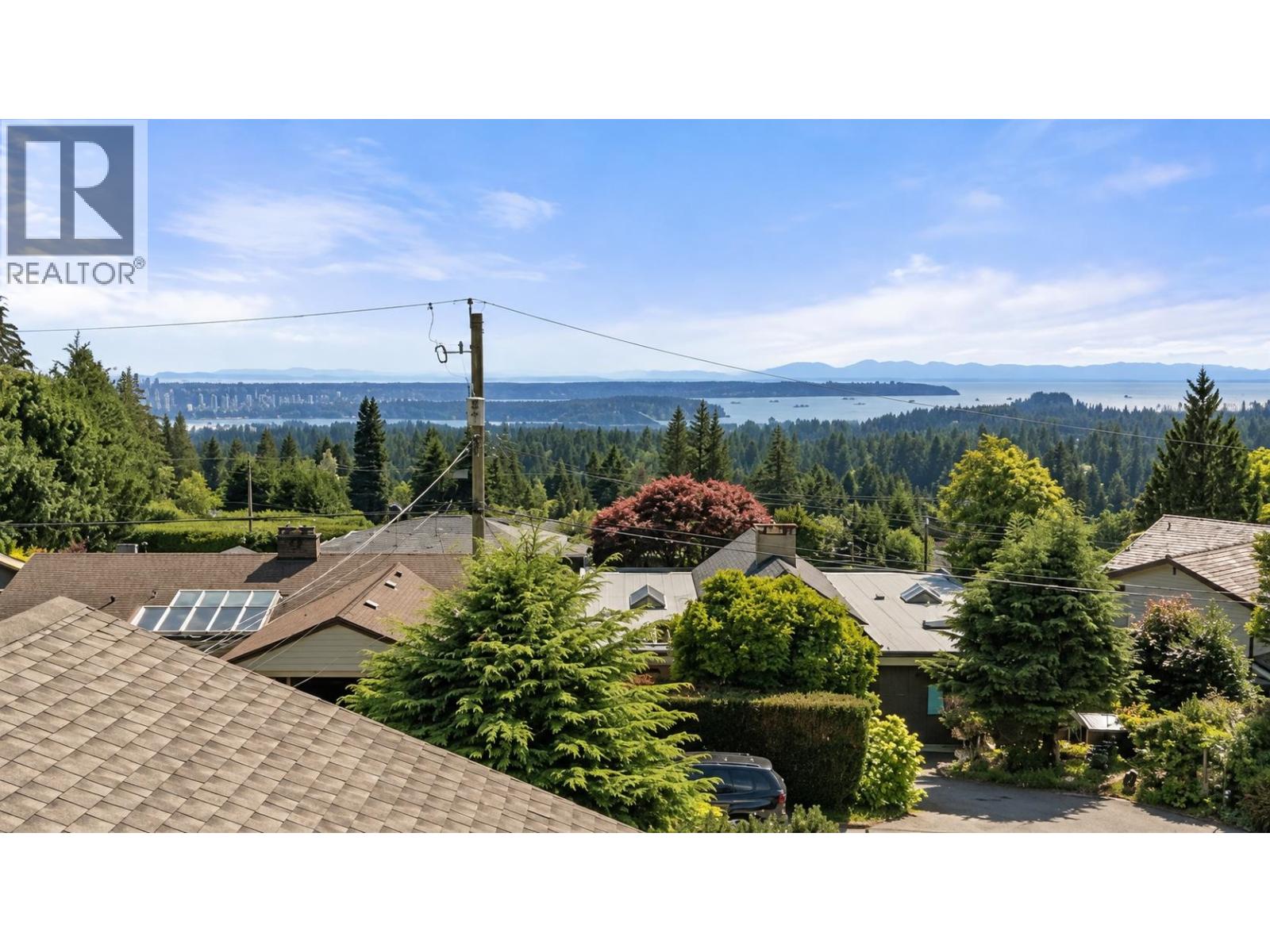 674 BLUERIDGE AVENUE, North Vancouver - Image 1