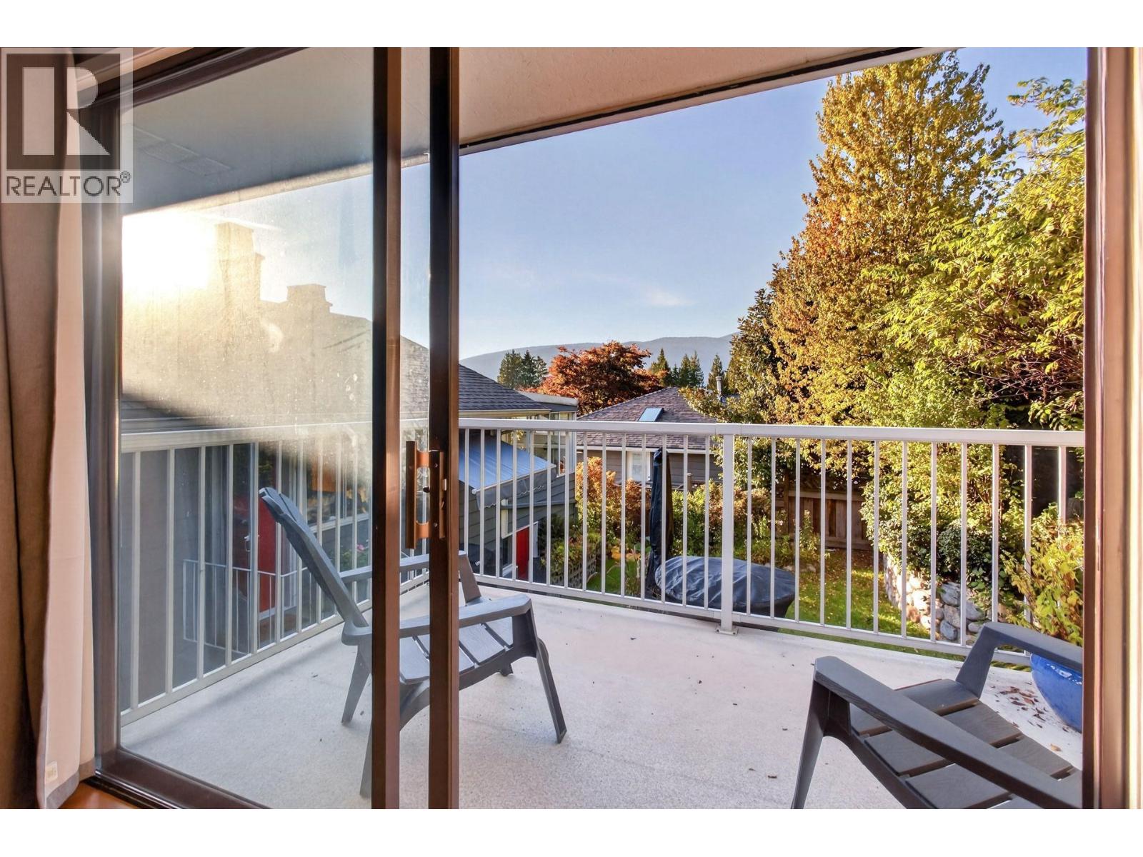 674 BLUERIDGE AVENUE, North Vancouver - Image 1