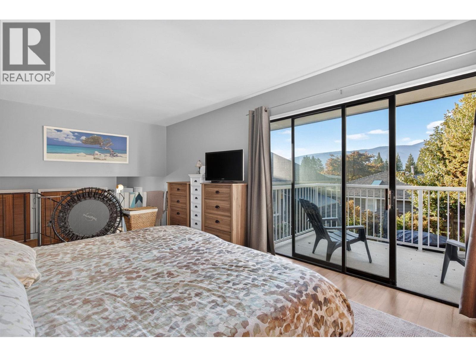 674 BLUERIDGE AVENUE, North Vancouver - Image 1