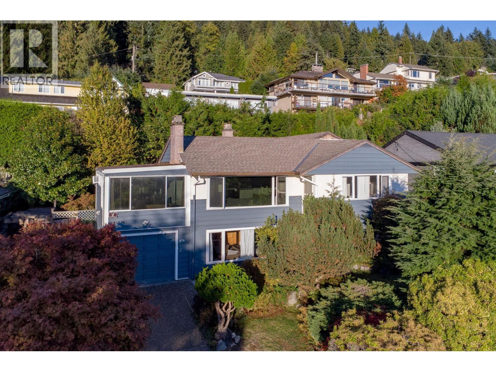 674 BLUERIDGE AVENUE, North Vancouver - Image 1