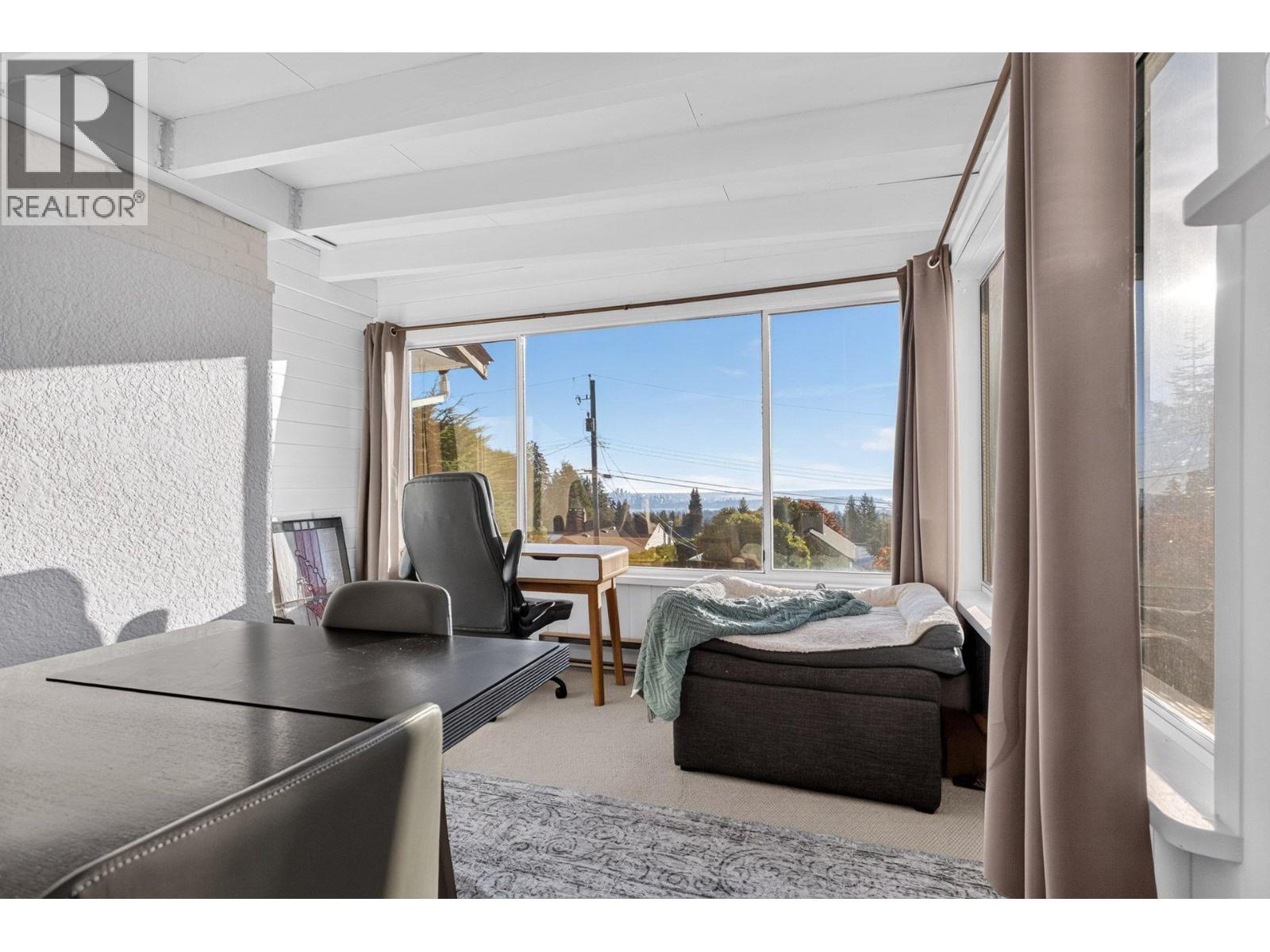 674 BLUERIDGE AVENUE, North Vancouver - Image 1