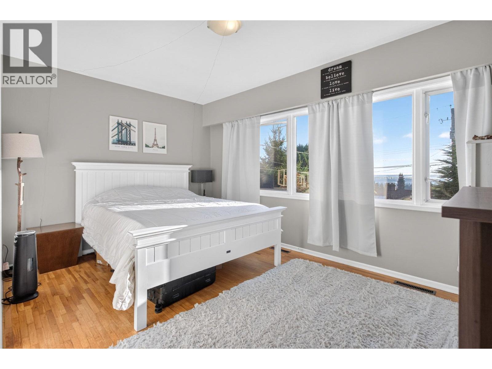 674 BLUERIDGE AVENUE, North Vancouver - Image 1