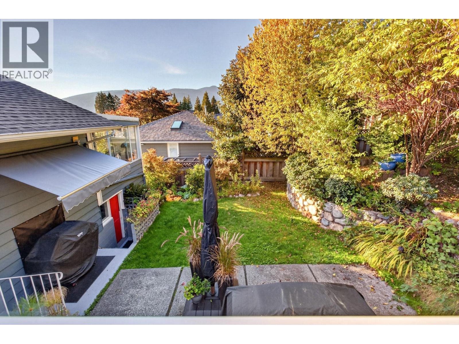 674 BLUERIDGE AVENUE, North Vancouver - Image 1