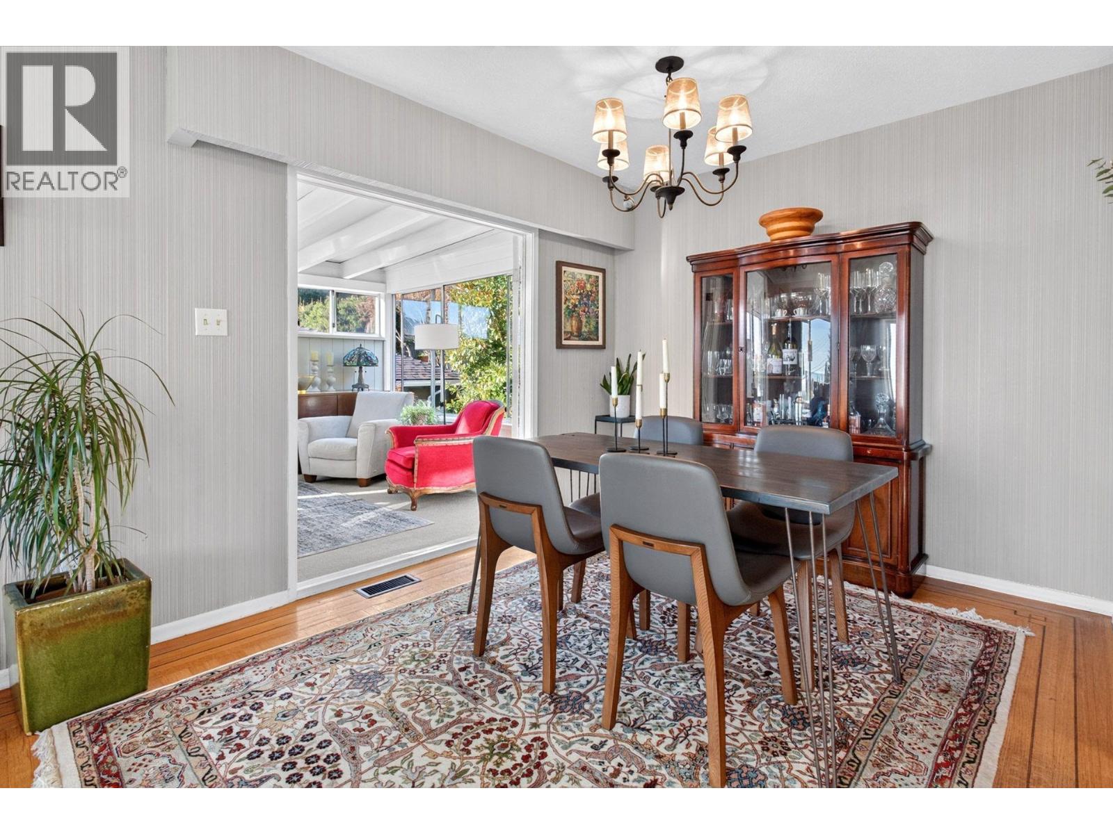 674 BLUERIDGE AVENUE, North Vancouver - Image 1