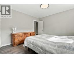 3102 38 Street SW - photo 25