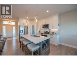 Primary Bedroom - 964 Mt Ida Drive, Vernon, BC V1B4C3 Photo 12