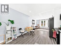 19 Berwick Crescent NW - photo 11