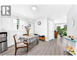 19 Berwick Crescent NW - photo 15