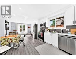 19 Berwick Crescent NW - photo 10