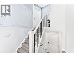 19 Berwick Crescent NW - photo 4