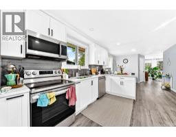 19 Berwick Crescent NW - photo 12