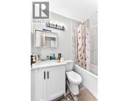 19 Berwick Crescent NW - photo 26