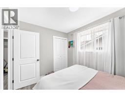 19 Berwick Crescent NW - photo 28