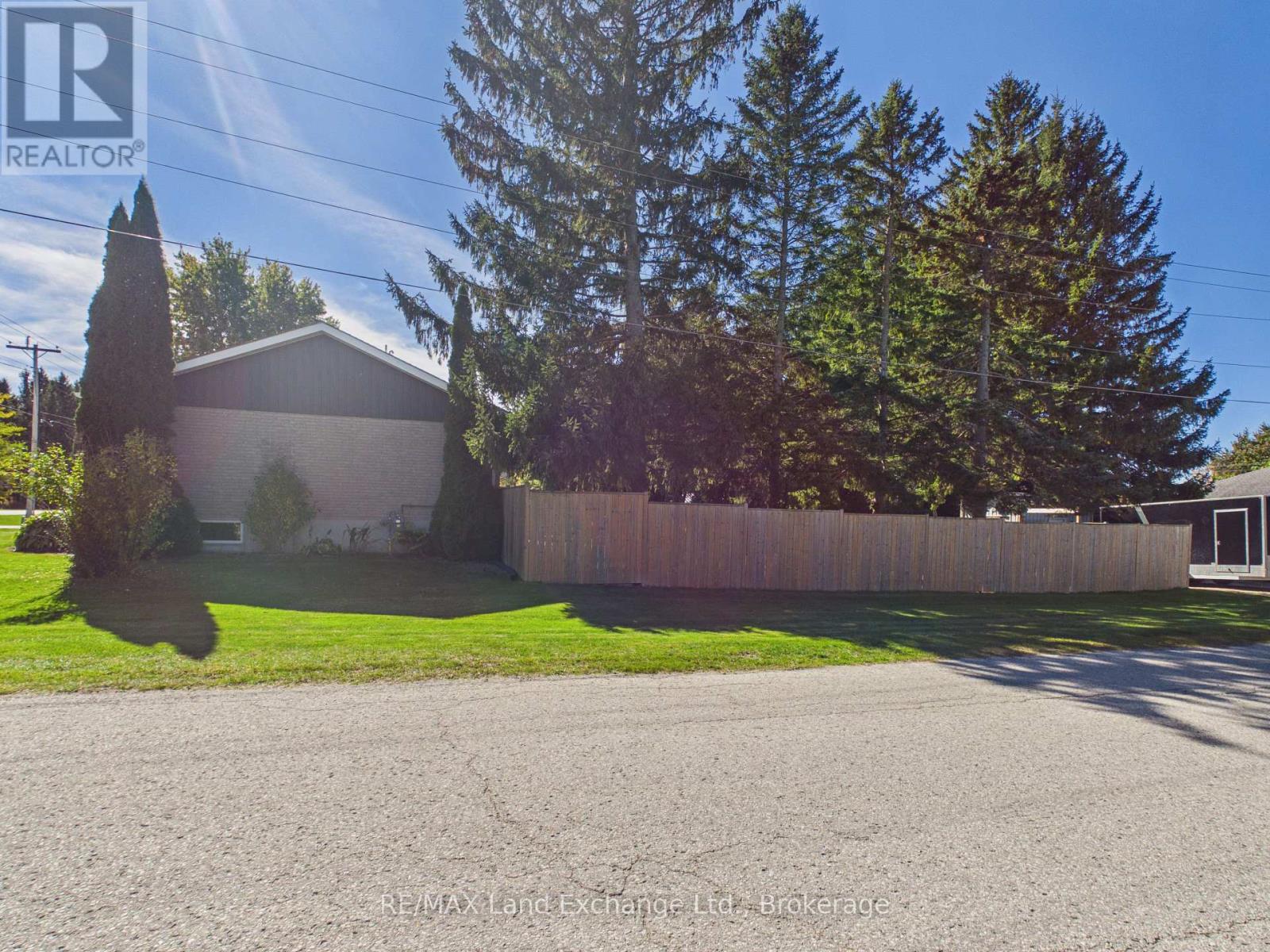 23 KING STREET N - 22