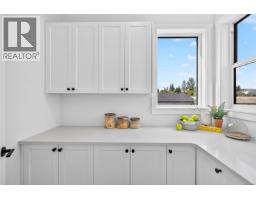 Dining room - 2016a Galerno Rd, Campbell River, BC V9W0A2 Photo 14