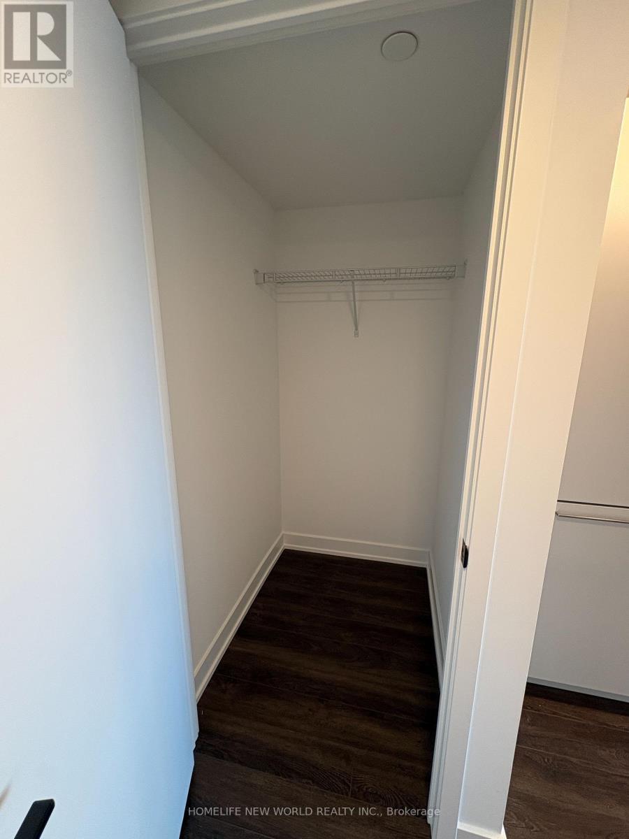 609 Sherbourne Street — photo 11
