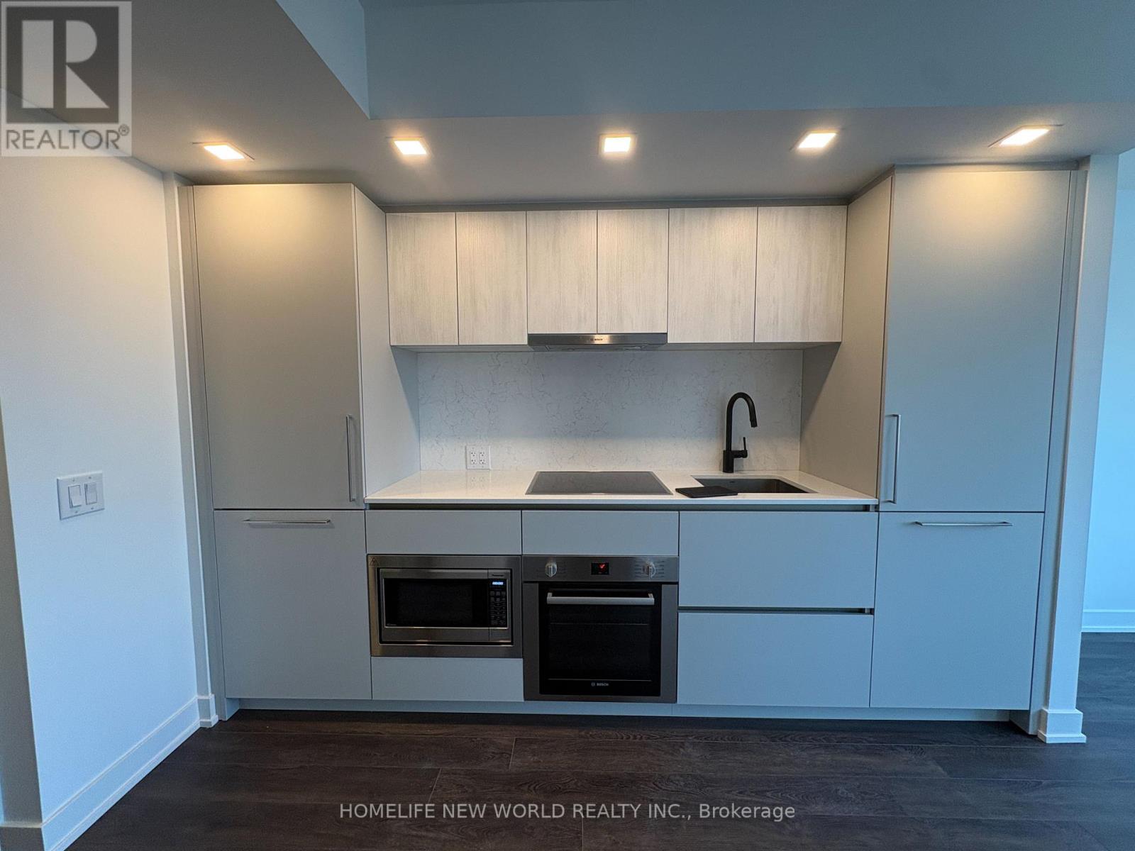 609 Sherbourne Street — photo 4