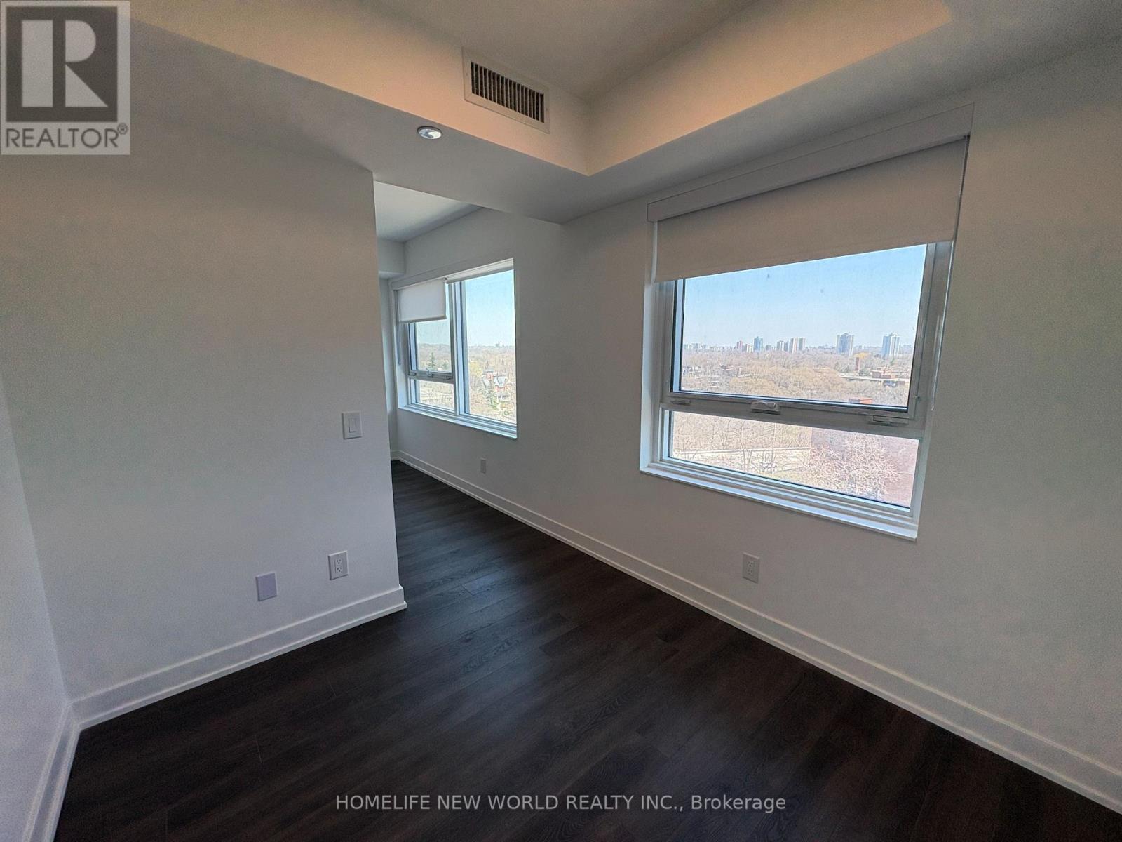 609 Sherbourne Street — photo 8