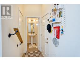 Bedroom 2 - 18 Avonmore Trail, Vaughan, ON L6A4Y4 Photo 6