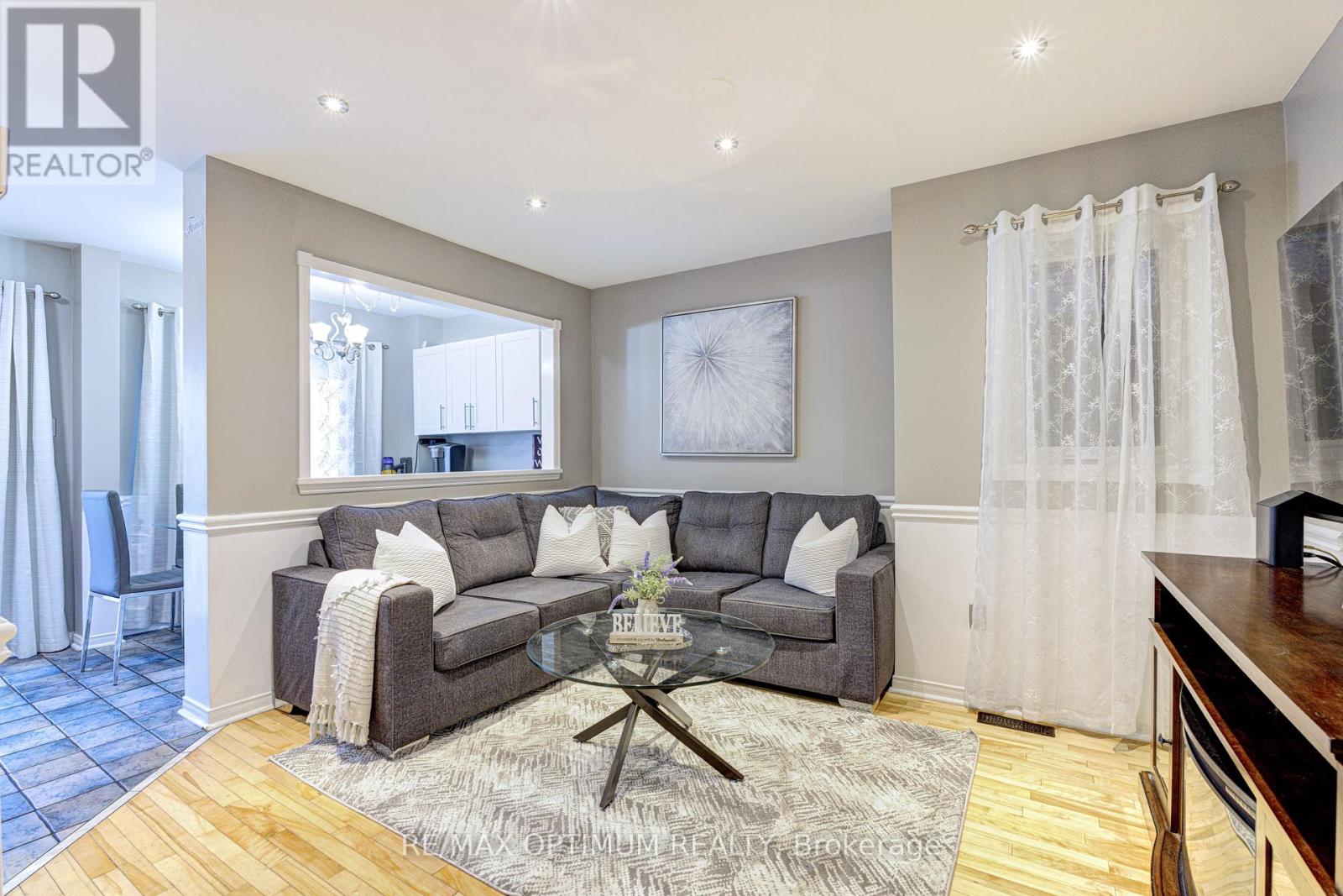 51 Goldenlight Circle, Brampton, ON photo 8
