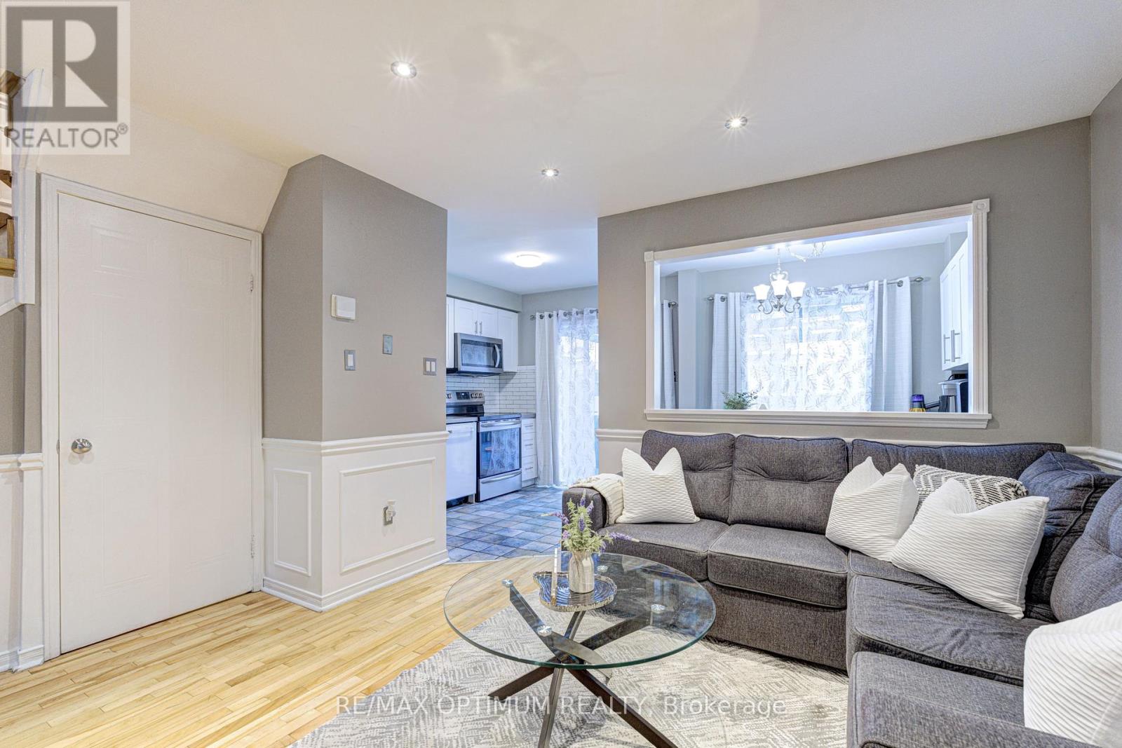 51 Goldenlight Circle, Brampton, ON photo 9