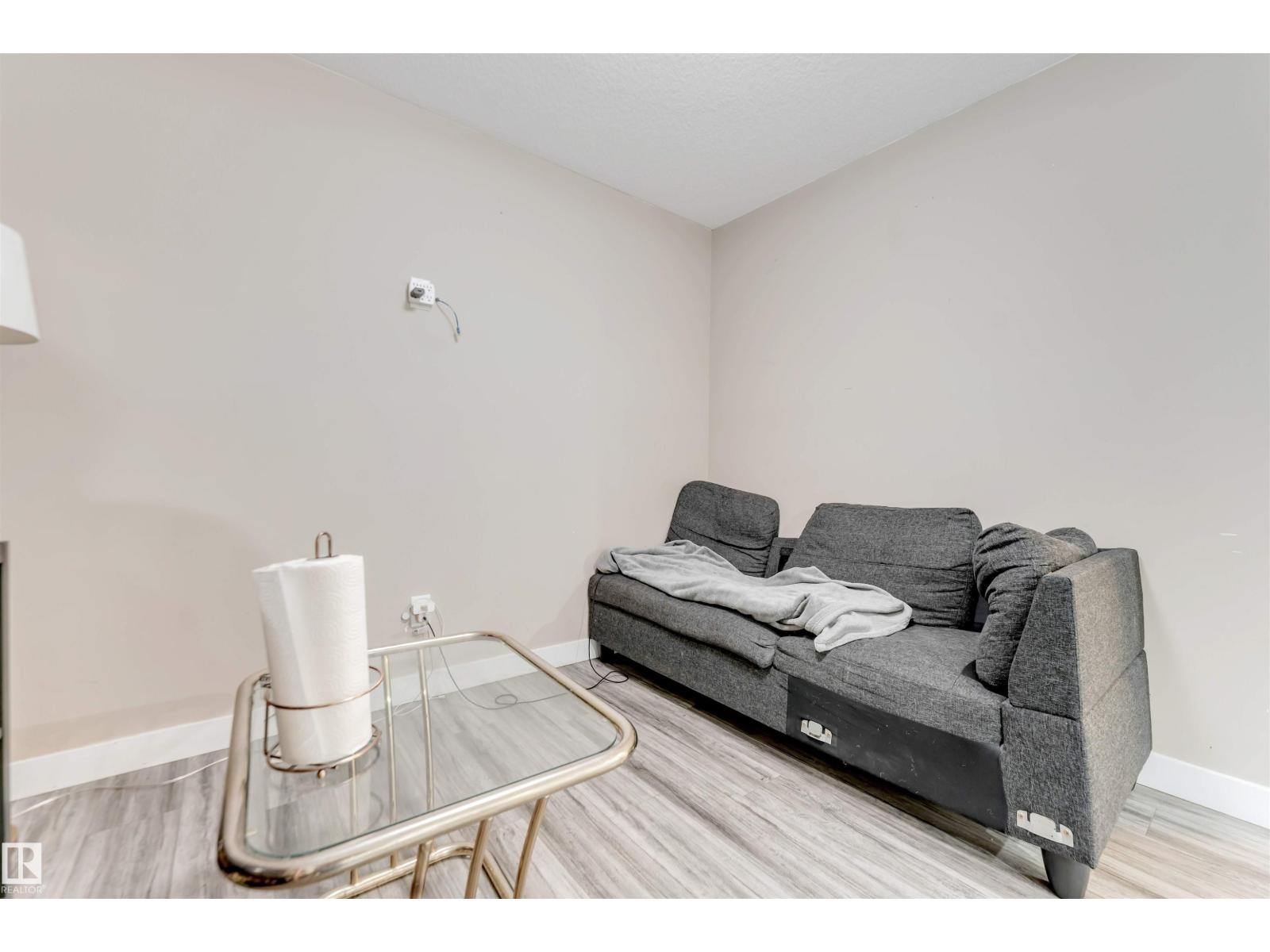 3304 13 AV NW - 39