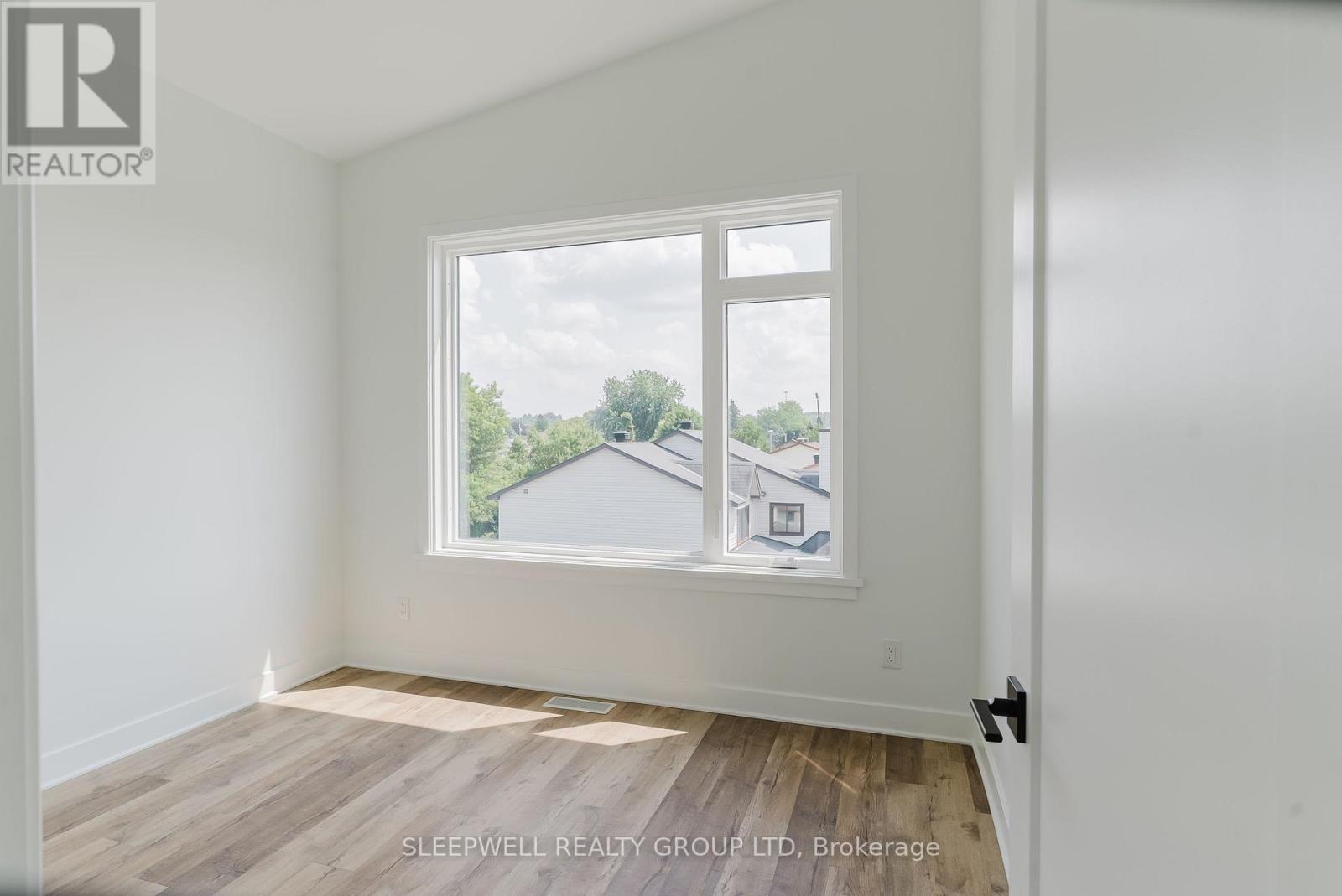 845 Champlain Street — photo 17