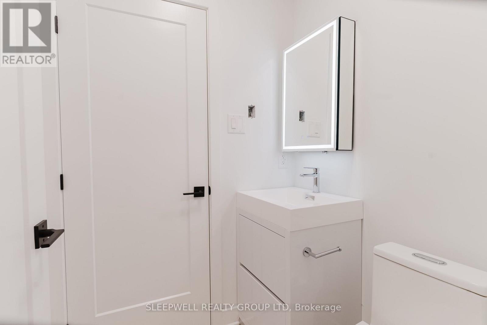 845 Champlain Street — photo 8