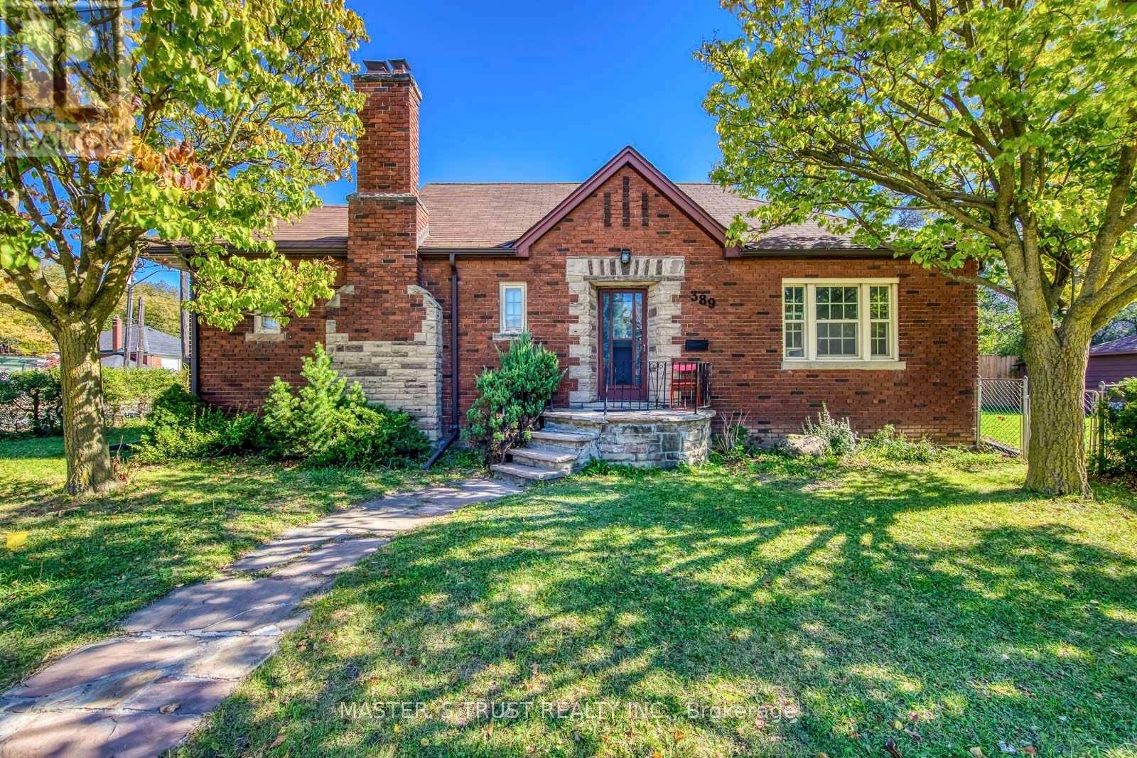Photo of 389 Lawrence Avenue