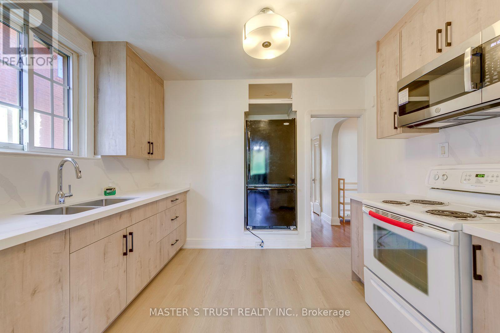 389 Lawrence Avenue West — photo 12