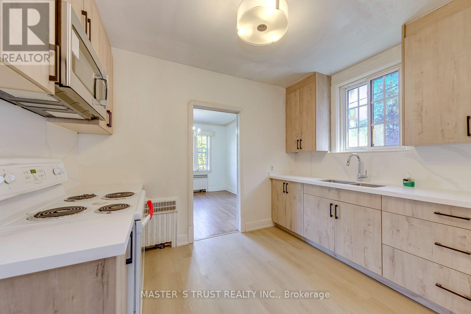 389 Lawrence Avenue West — photo 13