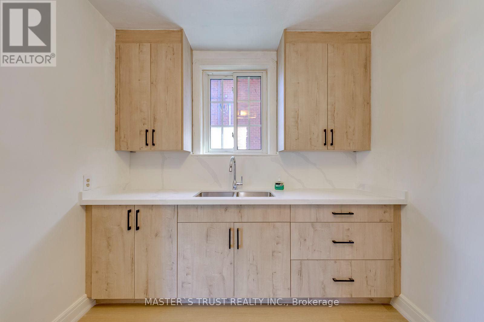 389 Lawrence Avenue West — photo 14