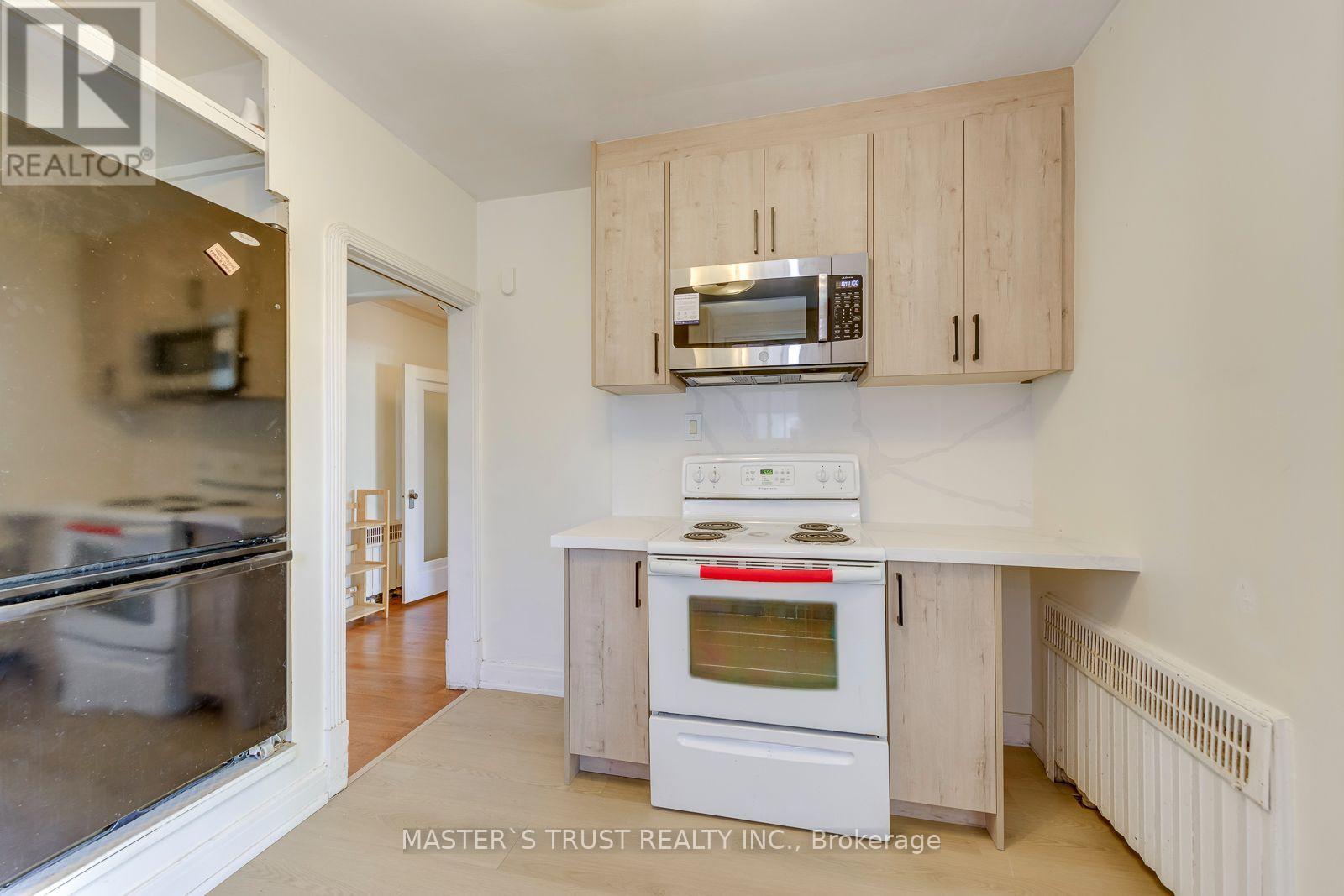 389 Lawrence Avenue West — photo 15