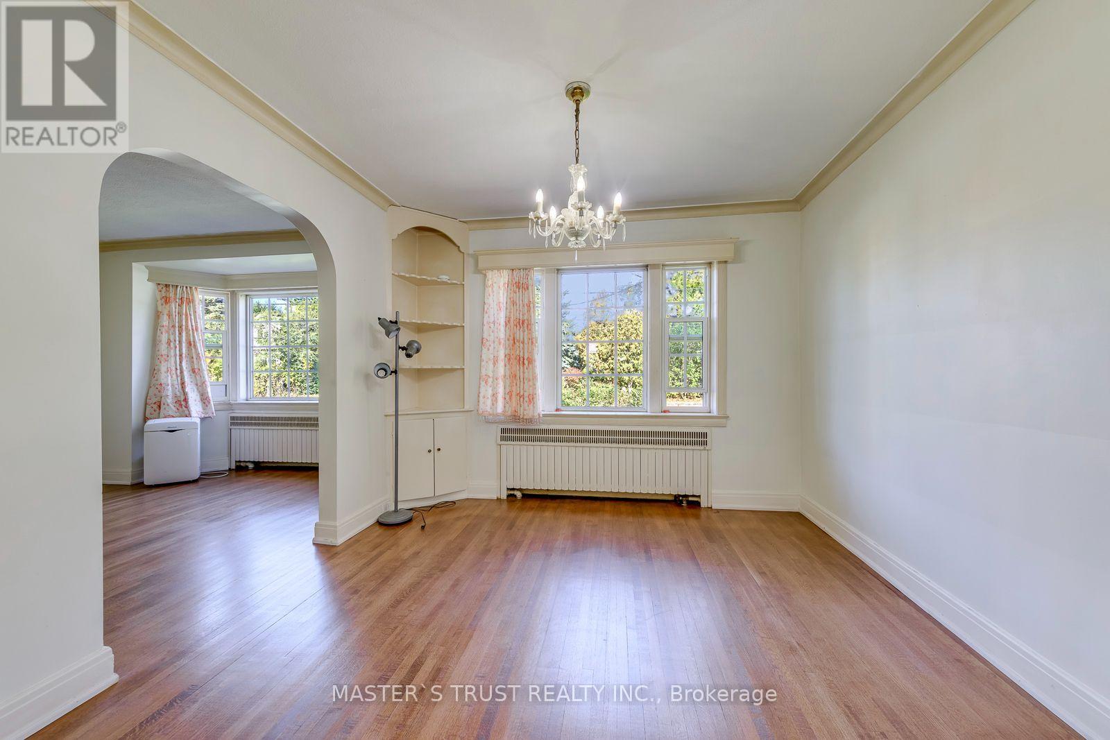 389 Lawrence Avenue West — photo 16