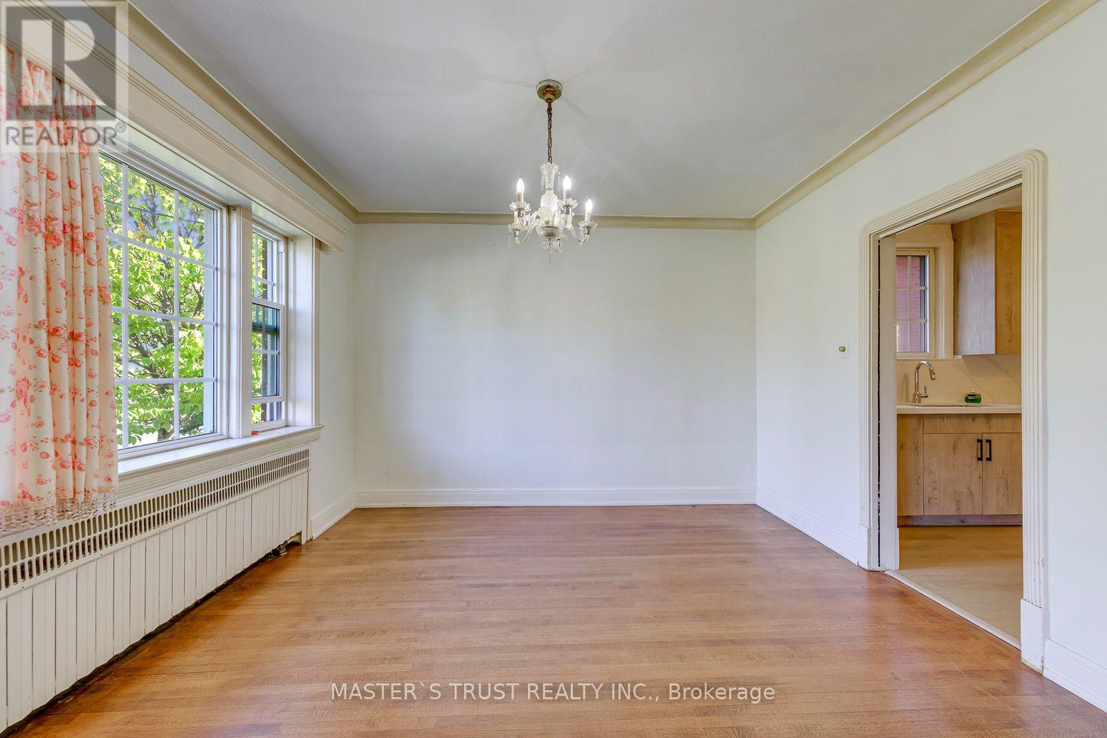 389 Lawrence Avenue West — photo 17