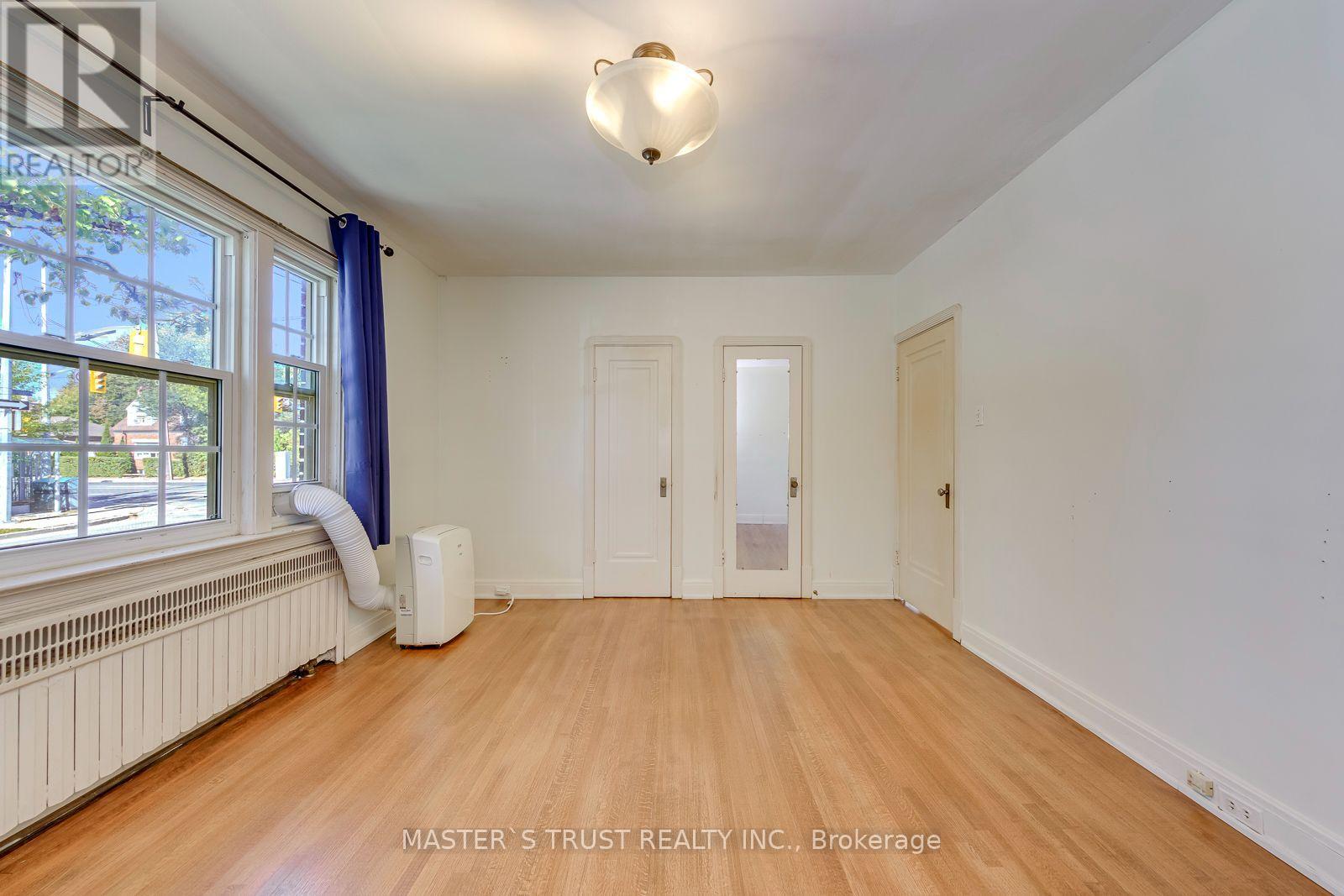 389 Lawrence Avenue West — photo 20