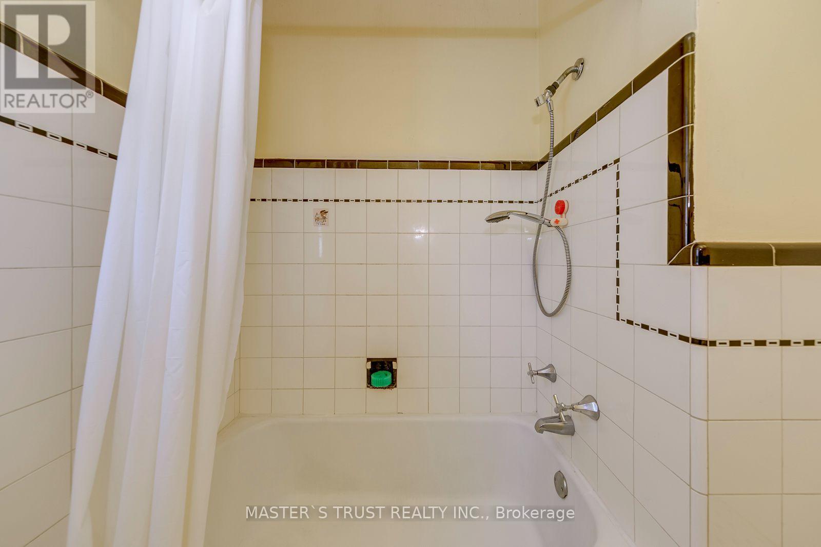 389 Lawrence Avenue West — photo 24