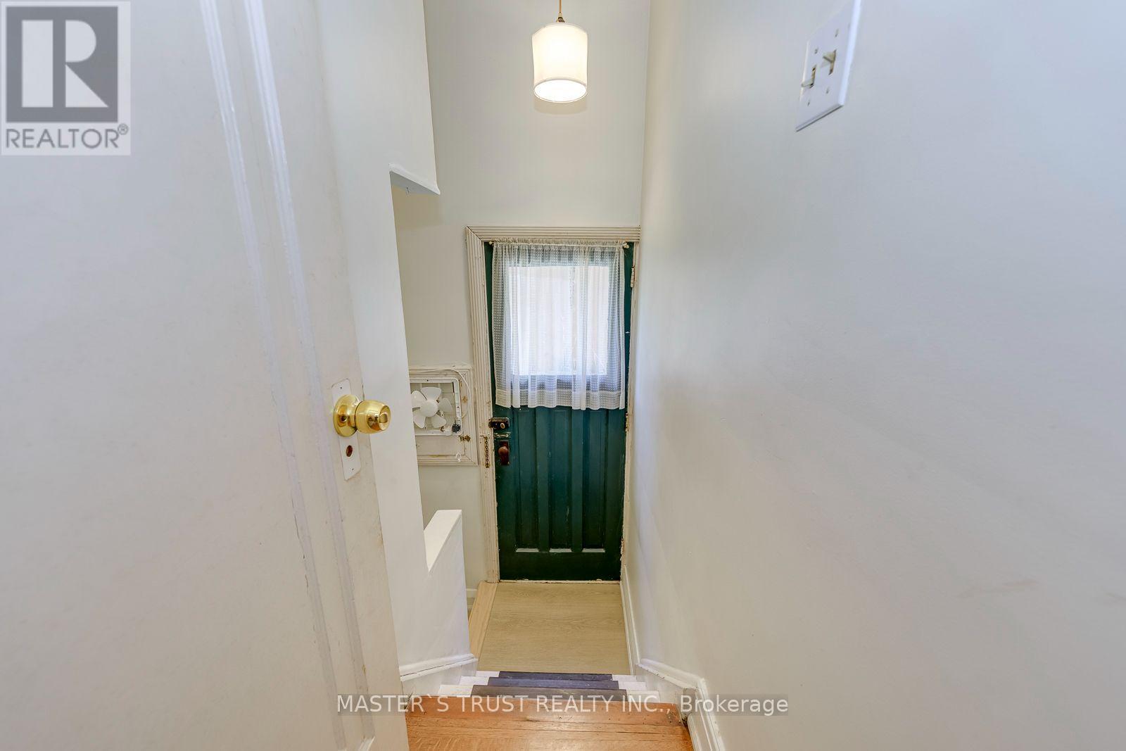389 Lawrence Avenue West — photo 25