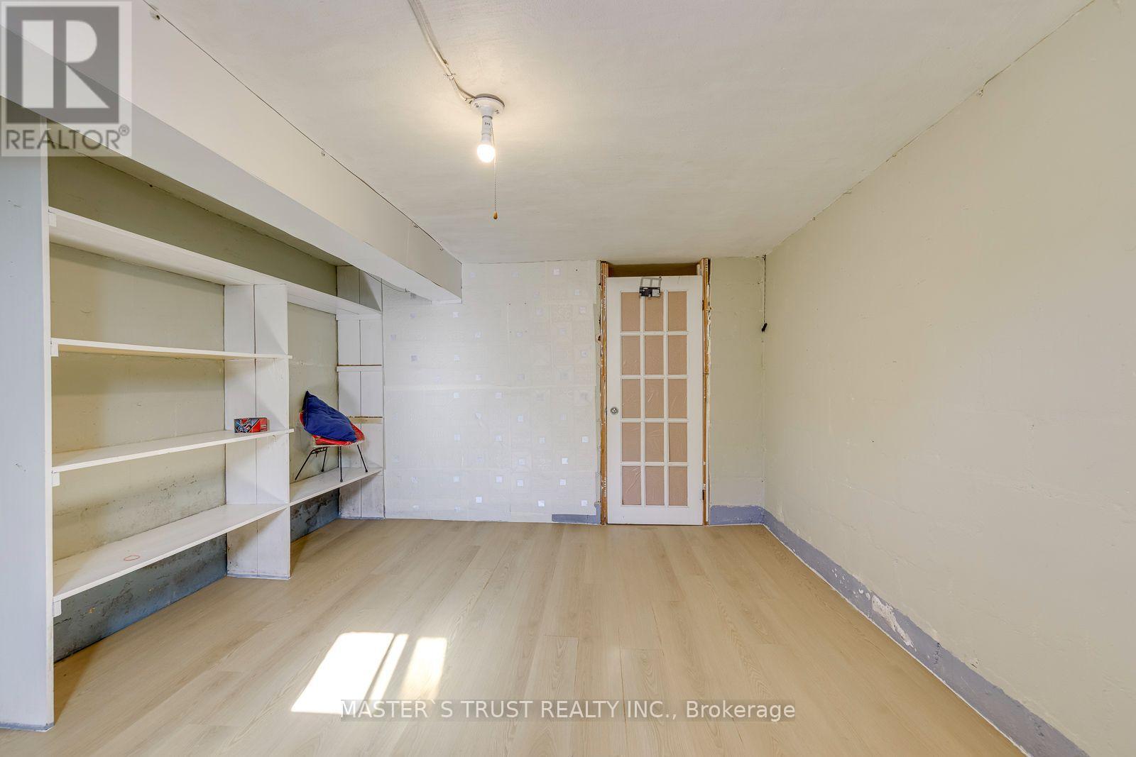 389 Lawrence Avenue West — photo 30