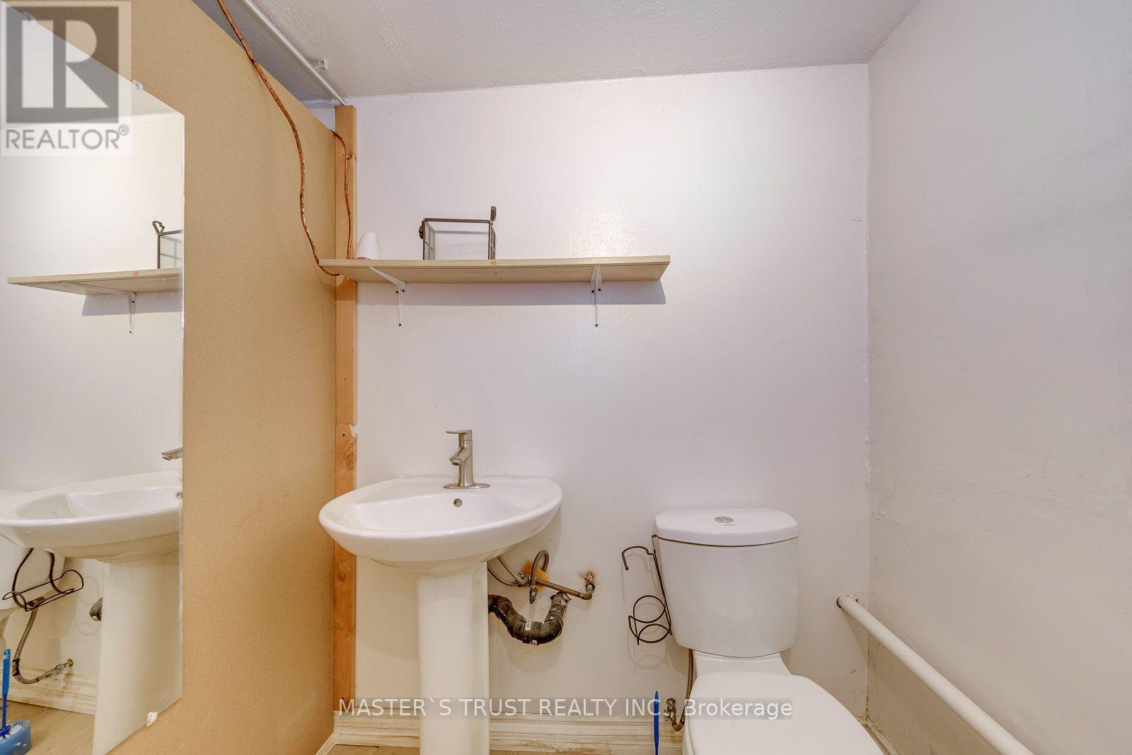389 Lawrence Avenue West — photo 32