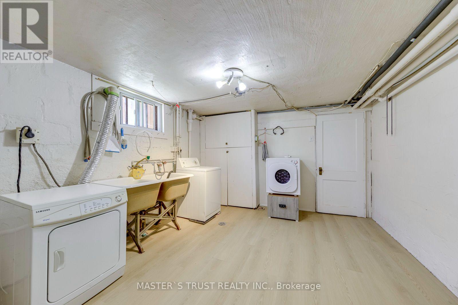 389 Lawrence Avenue West — photo 33