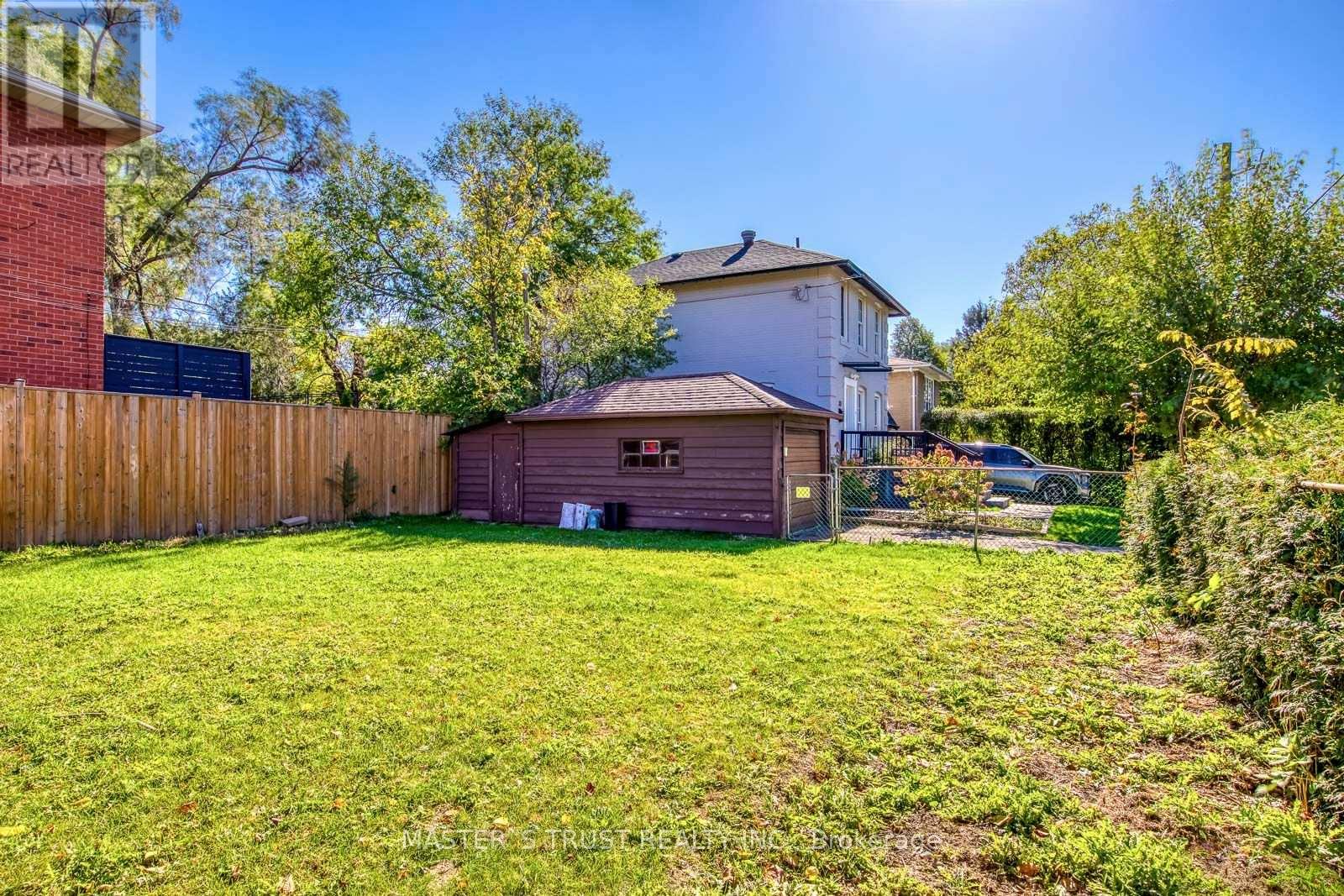 389 Lawrence Avenue West — photo 34
