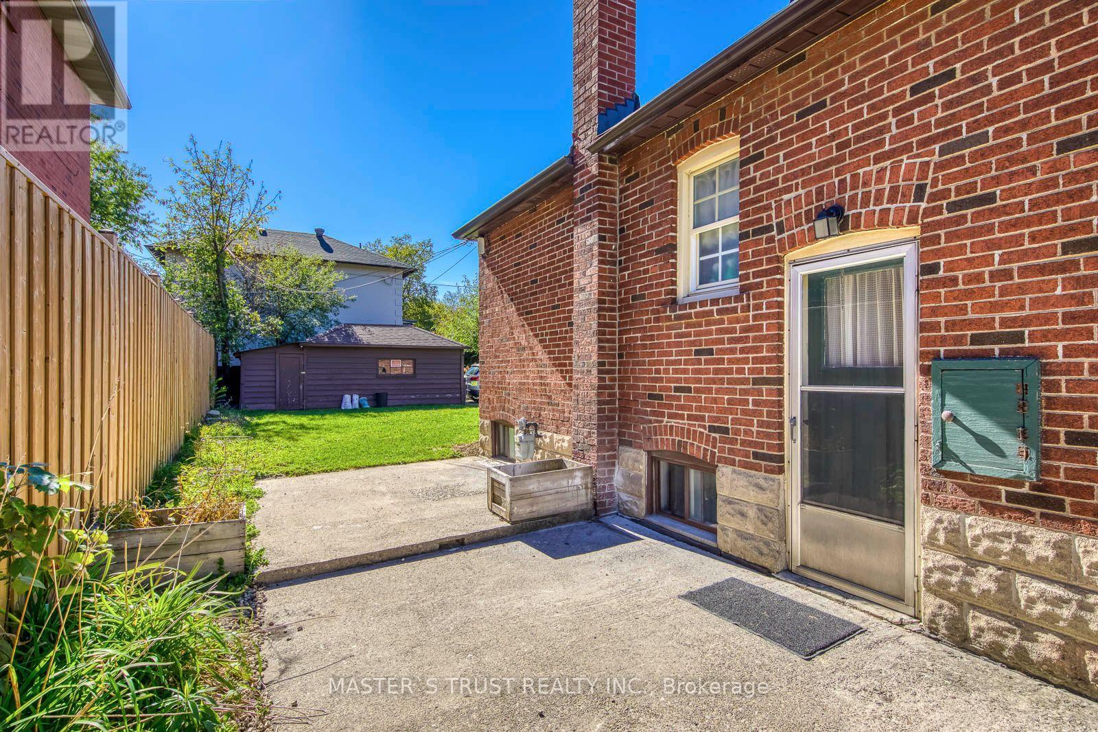 389 Lawrence Avenue West — photo 37