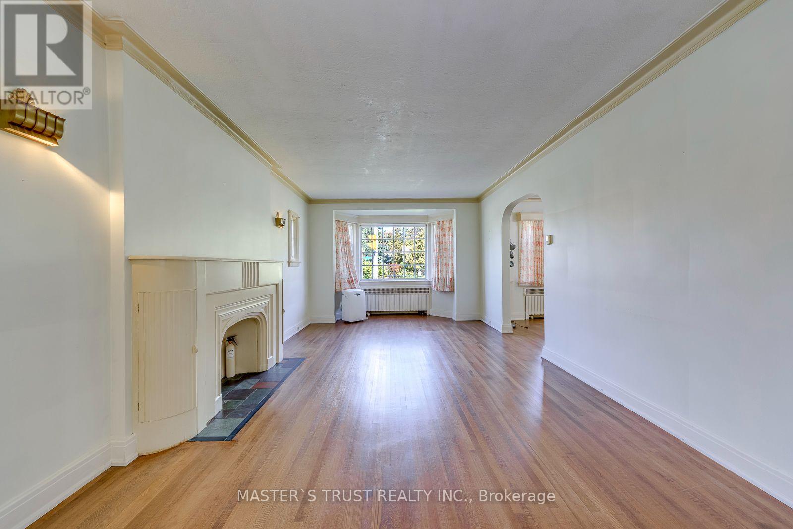 389 Lawrence Avenue West — photo 8