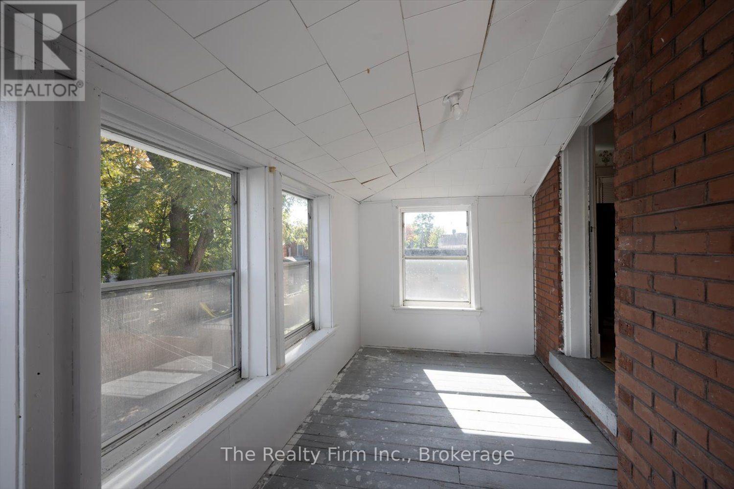 101 ST VINCENT STREET N - 35
