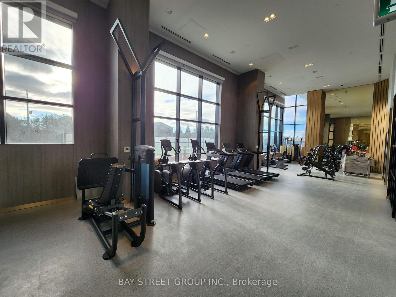 395 Dundas Street West — photo 13