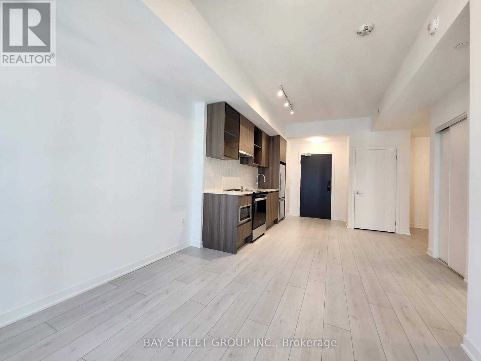 395 Dundas Street West — photo 7